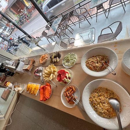 Lucie Hotel Виентиане Екстериор снимка