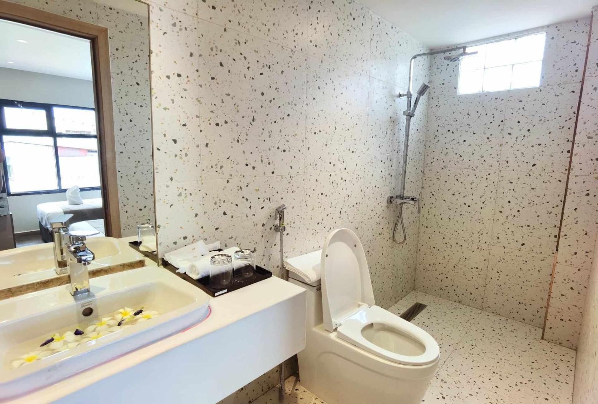 Lucie Hotel Виентиане Екстериор снимка